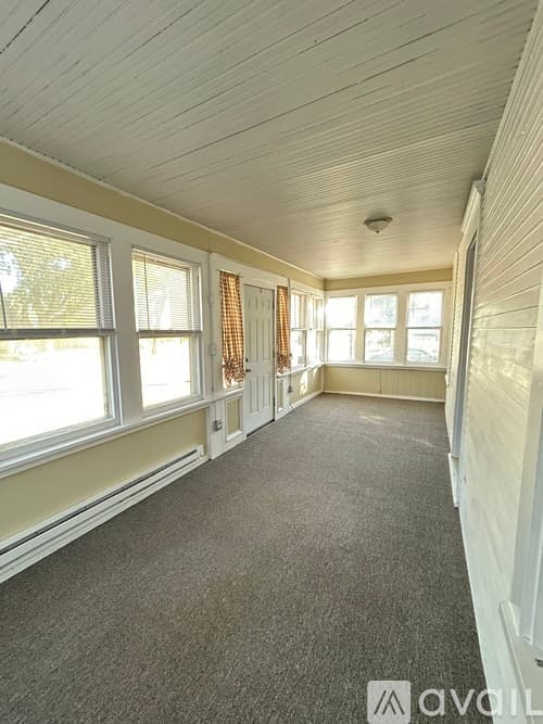 Barrington Apartment: 400 S Hough St