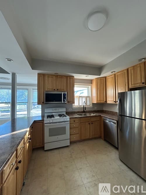 Barrington Apartment: 400 S Hough St