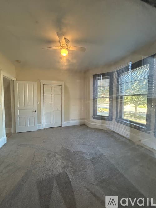 Barrington Apartment: 400 S Hough St