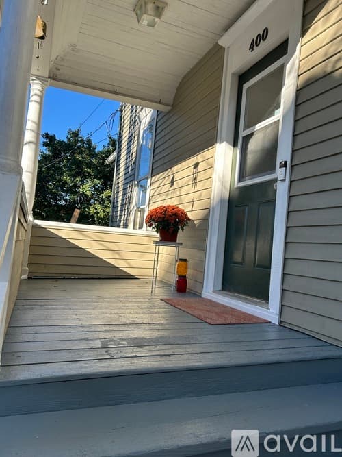 Barrington Apartment: 400 S Hough St