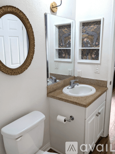 Los Angeles Apartment: 5525 Canoga Ave