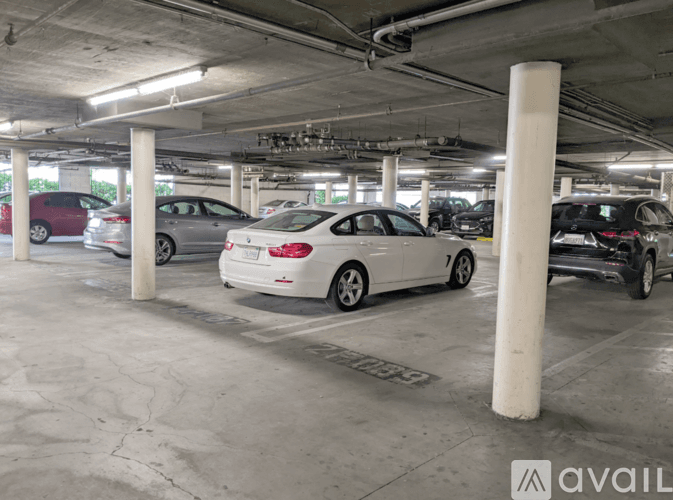 Los Angeles Apartment: 5525 Canoga Ave