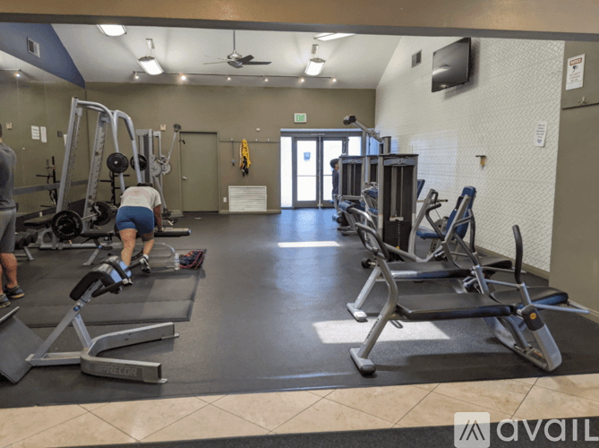 Los Angeles Apartment: 5525 Canoga Ave