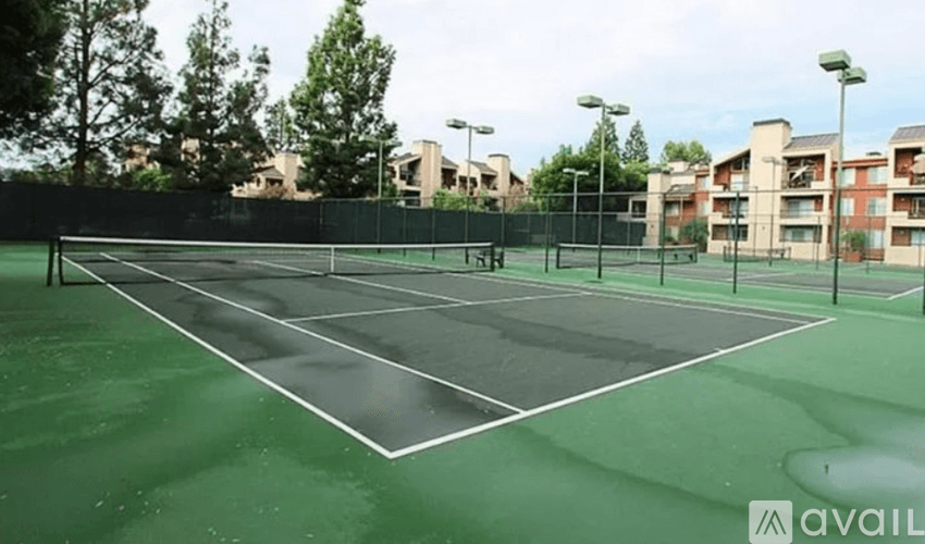 Los Angeles Apartment: 5525 Canoga Ave