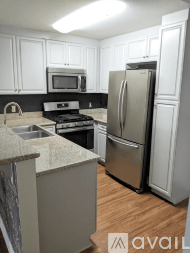 Los Angeles Apartment: 5525 Canoga Ave