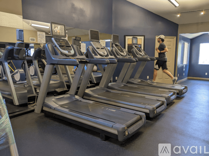 Los Angeles Apartment: 5525 Canoga Ave