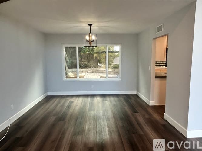 Los Angeles House: 22700 Flamingo St