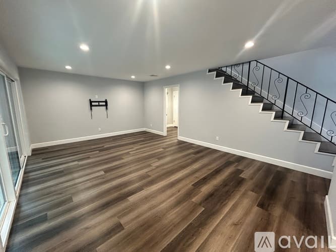 Los Angeles House: 22700 Flamingo St