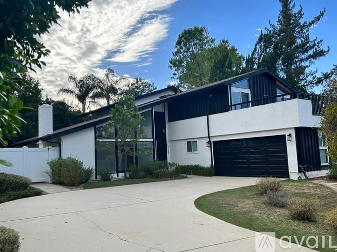 Los Angeles House: 22700 Flamingo St