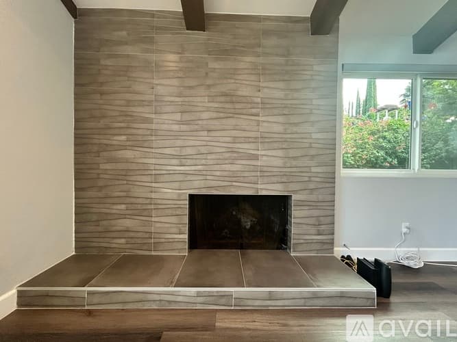 Los Angeles House: 22700 Flamingo St