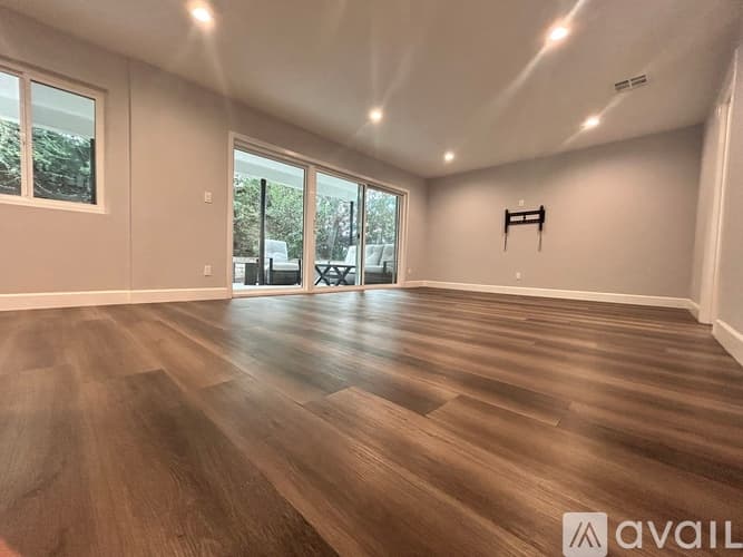 Los Angeles House: 22700 Flamingo St