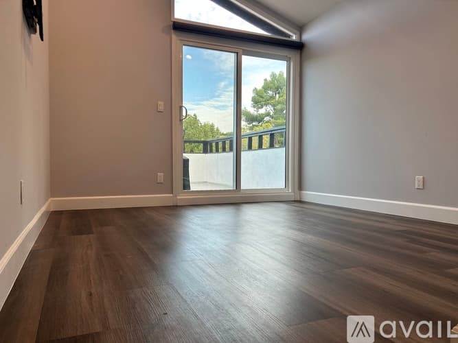Los Angeles House: 22700 Flamingo St