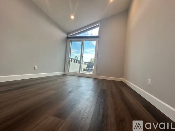 Los Angeles House: 22700 Flamingo St