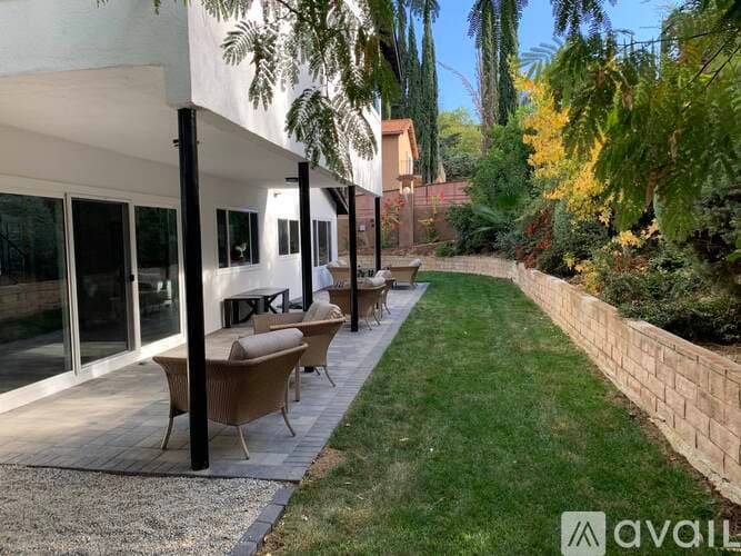 Los Angeles House: 22700 Flamingo St