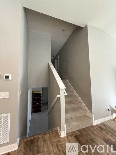 Dayton House: 11632 Pineridge Way North
