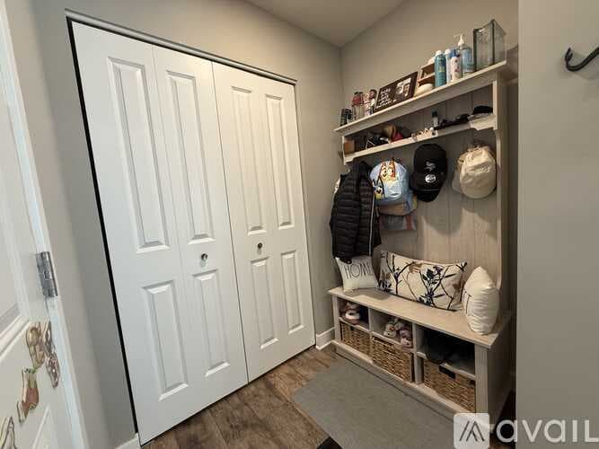Dayton House: 11632 Pineridge Way North