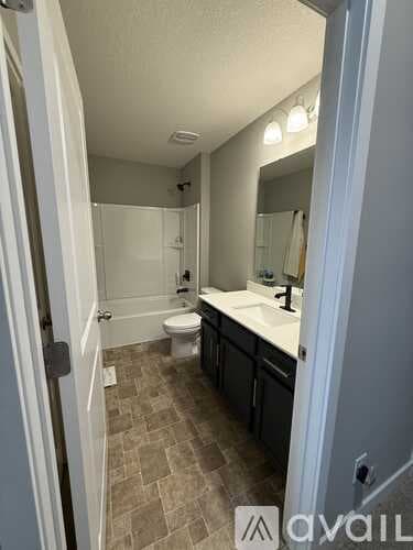 Dayton House: 11632 Pineridge Way North