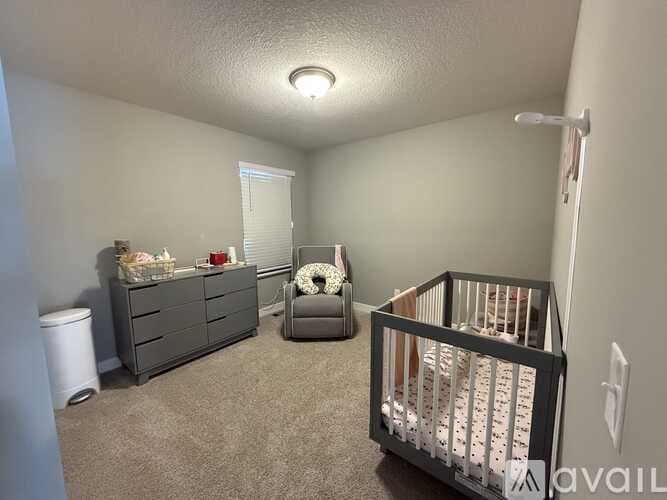 Dayton House: 11632 Pineridge Way North