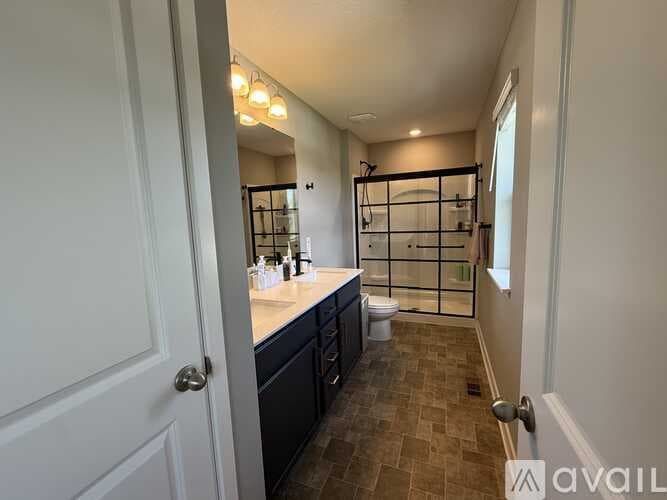 Dayton House: 11632 Pineridge Way North