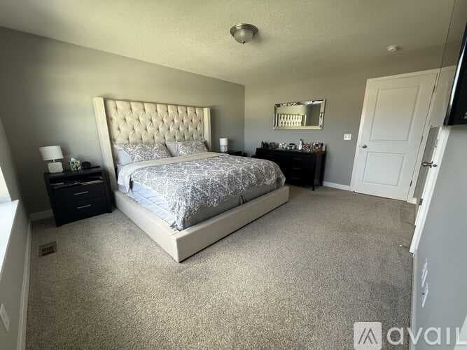 Dayton House: 11632 Pineridge Way North
