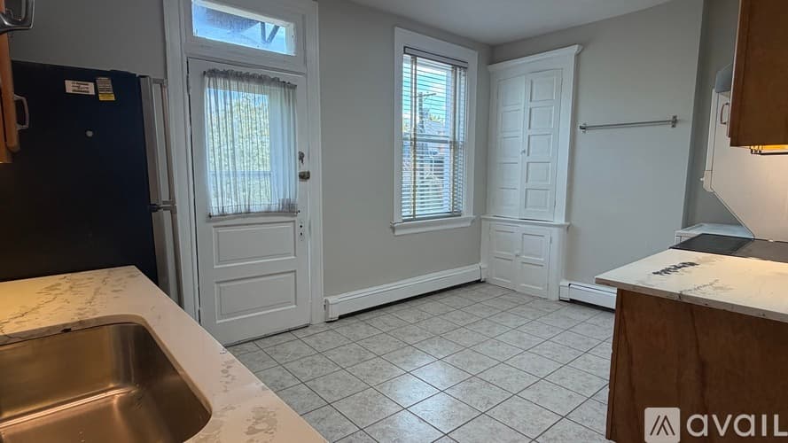 Pittsburgh Apartment: 127 South Aiken Avenue