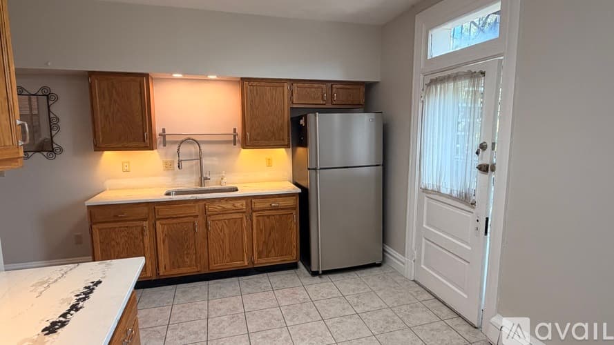 Pittsburgh Apartment: 127 South Aiken Avenue