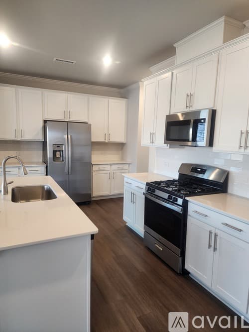 Raleigh House: 508 Hanover Shore Lane