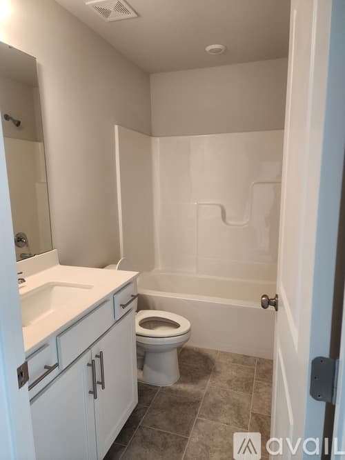 Raleigh House: 508 Hanover Shore Lane