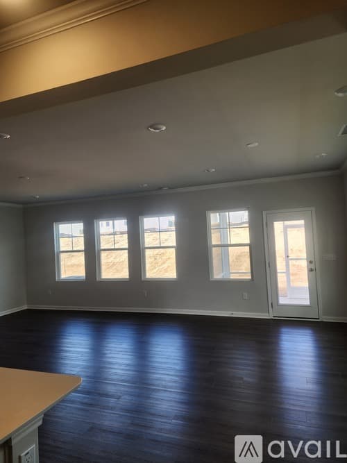 Raleigh House: 508 Hanover Shore Lane