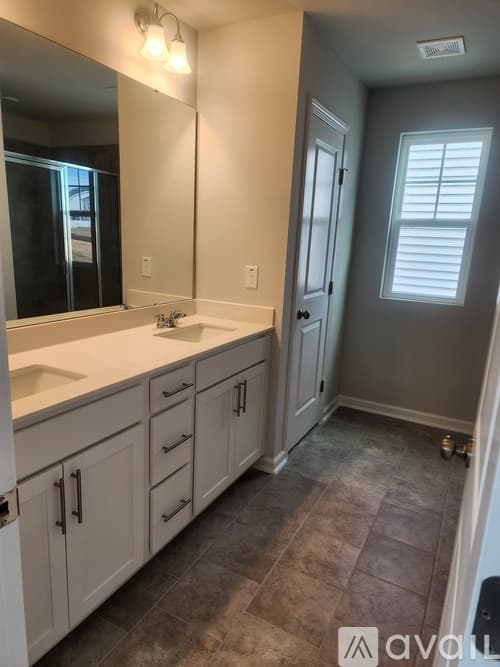 Raleigh House: 508 Hanover Shore Lane