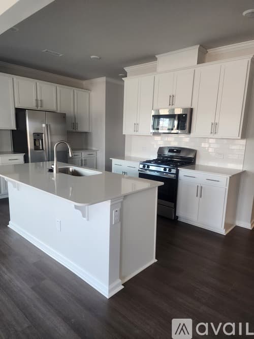 Raleigh House: 508 Hanover Shore Lane