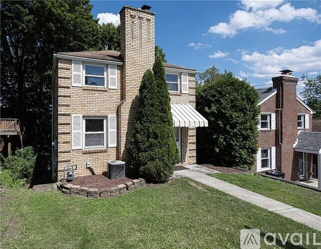 Pittsburgh House: 36 Hempstead Avenue