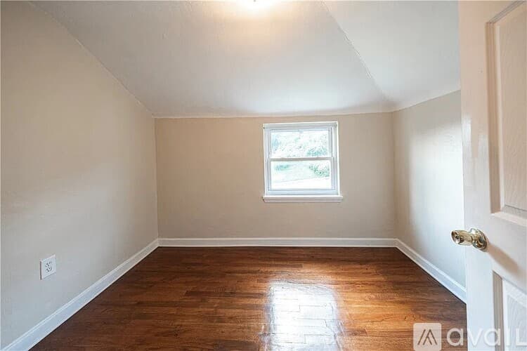 Pittsburgh House: 36 Hempstead Avenue