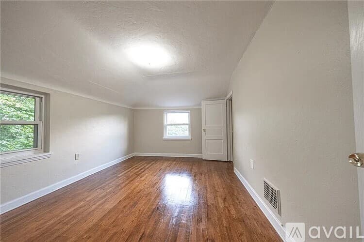 Pittsburgh House: 36 Hempstead Avenue