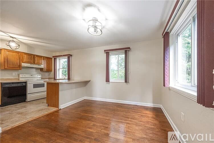 Pittsburgh House: 36 Hempstead Avenue