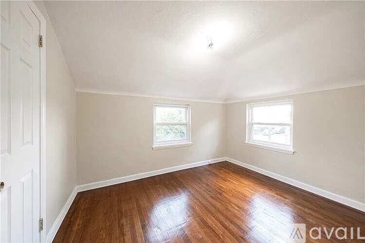 Pittsburgh House: 36 Hempstead Avenue