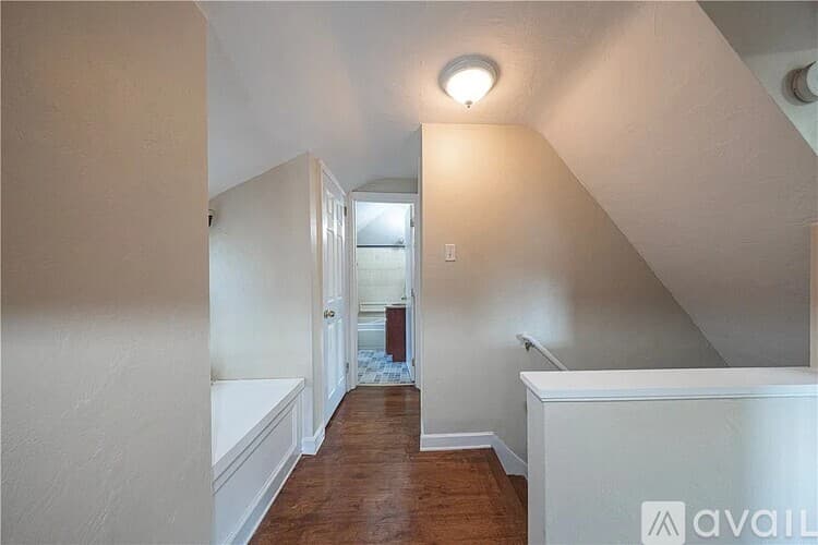 Pittsburgh House: 36 Hempstead Avenue