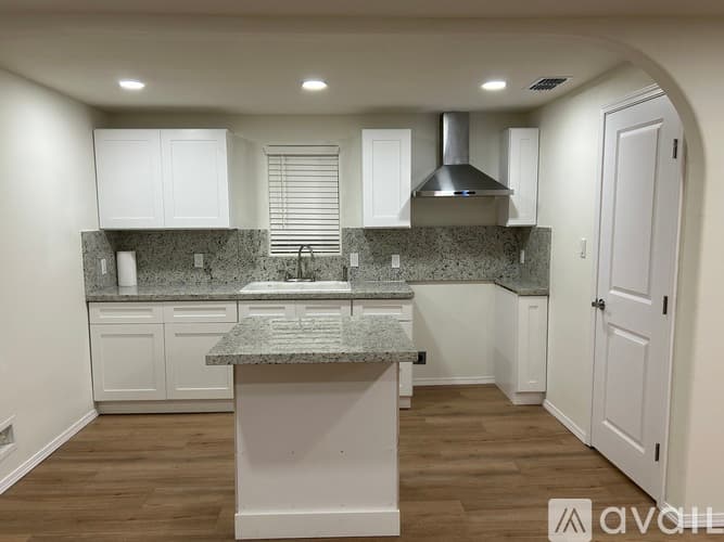 Rio Hondo House: 119 Ebony Avenue