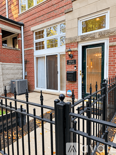 Chicago Condo: 4934 South Cornell Avenue