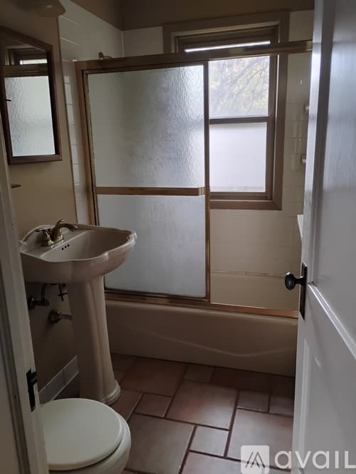 Minneapolis Apartment: 1007 Kenwood Pkwy