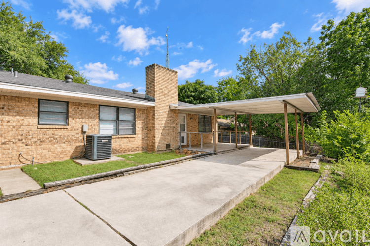 Belton House: 517 E 27th Ave