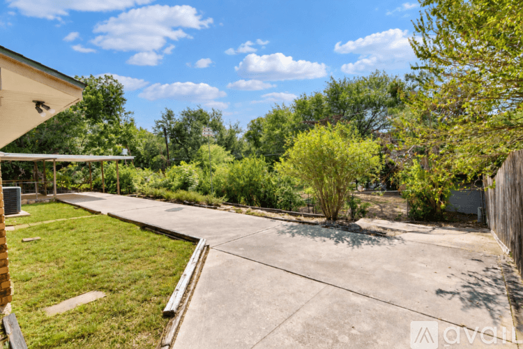 Belton House: 517 E 27th Ave
