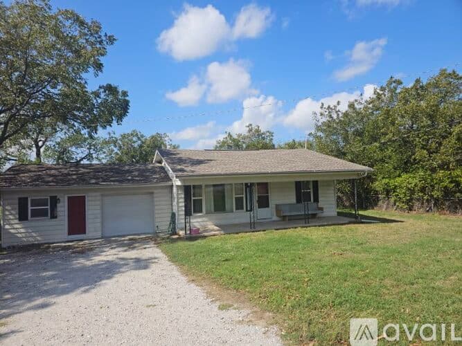 Azle House: 12075 Farm To Market Rd 730 N