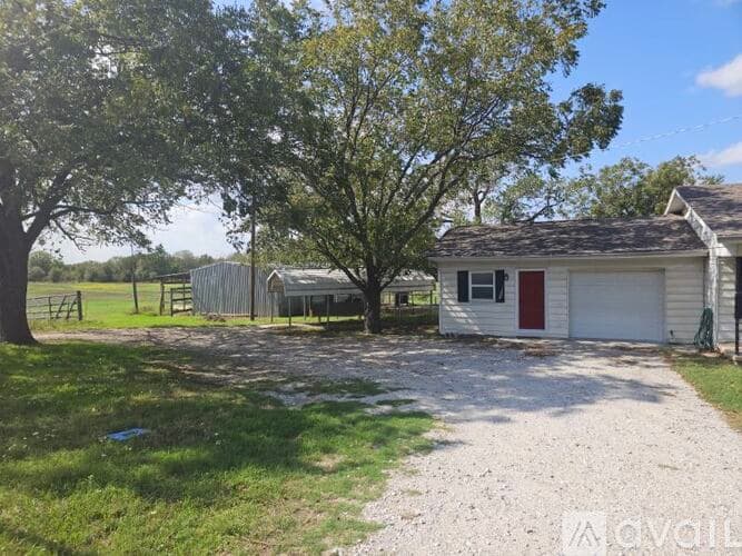Azle House: 12075 Farm To Market Rd 730 N