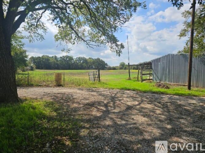 Azle House: 12075 Farm To Market Rd 730 N