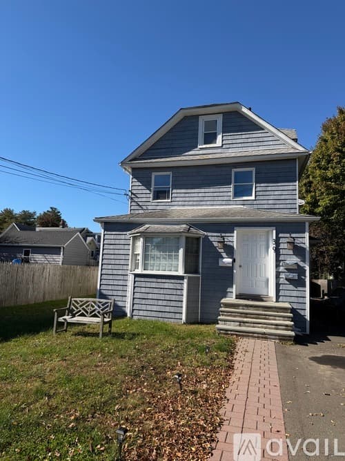Norwalk Apartment: 39 Silvermine Avenue
