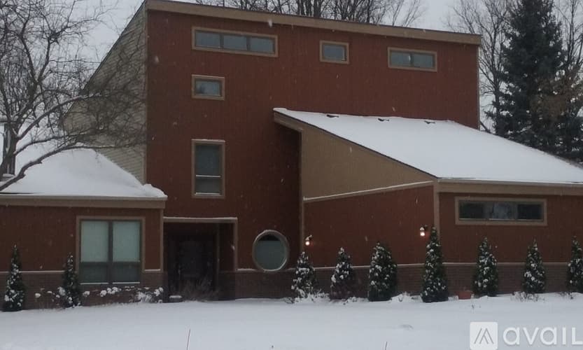 Farmington Hills House: 30990 Westwood Rd