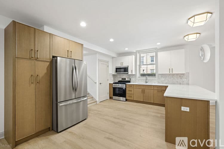 Evanston Apartment: 531 Hinman Ave