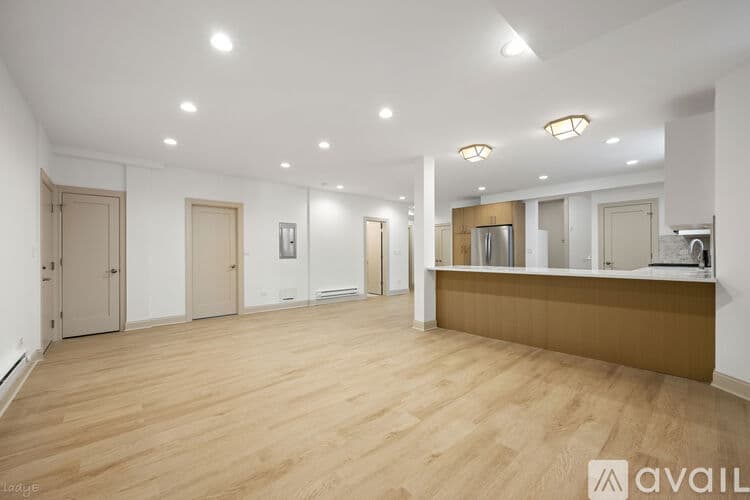 Evanston Apartment: 531 Hinman Ave