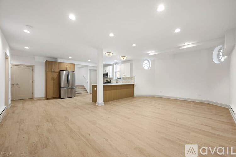 Evanston Apartment: 531 Hinman Ave